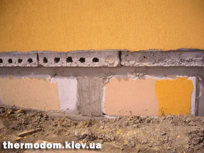 Пробні кольори короїда Ceresit на фундаменті
