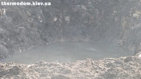 Грушоподібна копанка в куті ділянки