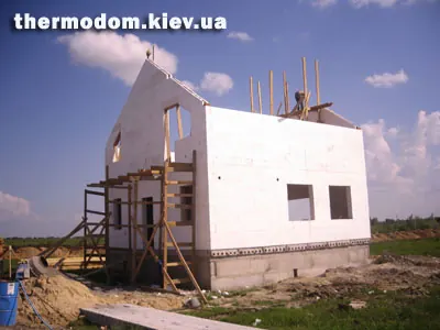 Другий поверх коробки з термоблоків
