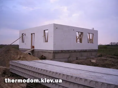 Коробка першого поверху термодому