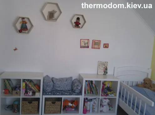 Комната дочери с кроватью и мебелью IKEA