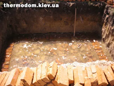 Грунтовая вода на дне ямы под септик
