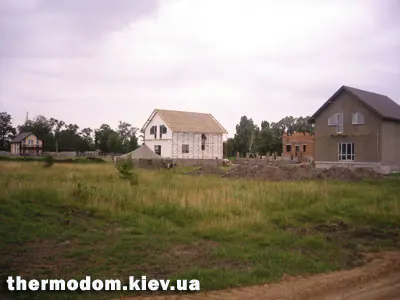 Стройка на соседнем участке