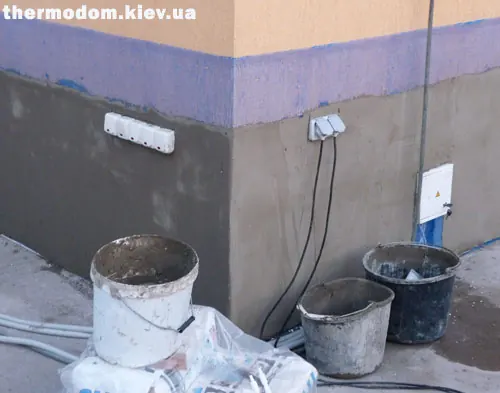 Цоколь, утепленный пенопластом под сеткой с клеем
